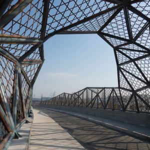 bamboo-nets-by-traditional-handicraft-installed-in-modern-steel-structure_sq-1